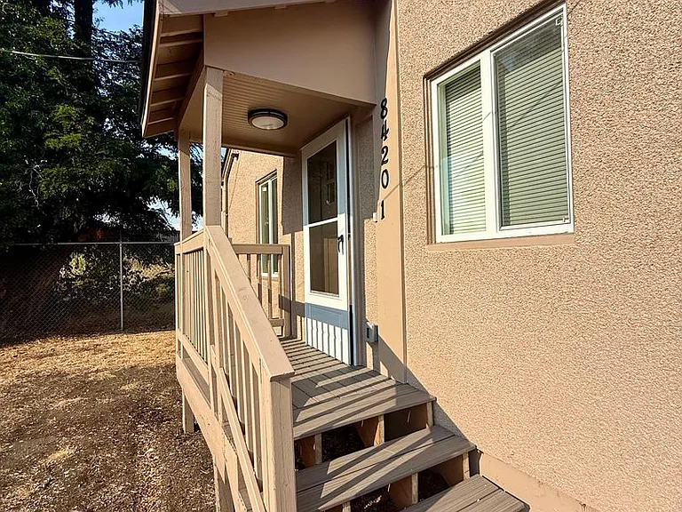 8420 1/2 S Tacoma Way — Photo 2