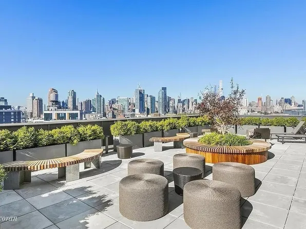 22-18 Jackson Avenue image 8 of 11