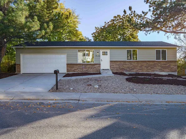 1536 S Queen Ct, Lakewood, CO 80232