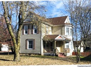 434 N Springfield St, Virden, IL 62690