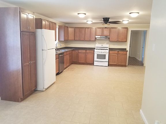 4th image of 1009 Oakdale St