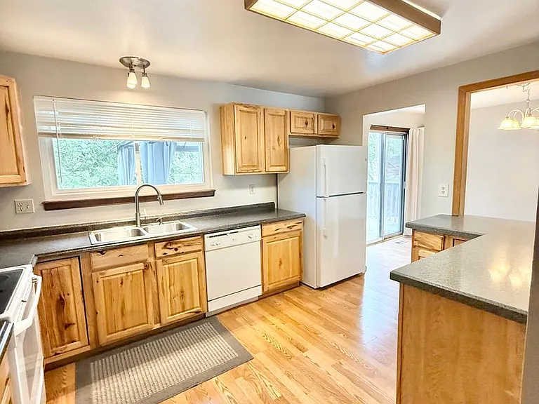 6515 Flintridge Dr — Photo 2