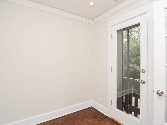 4th image of 3614 N Bosworth Ave #2