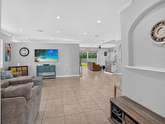 4th image of 9135 Dupont Place