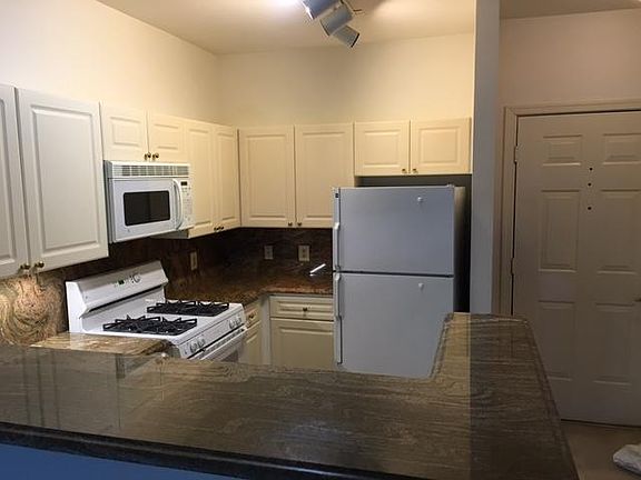 New stainless steel appliances have been installed in Oct 2022