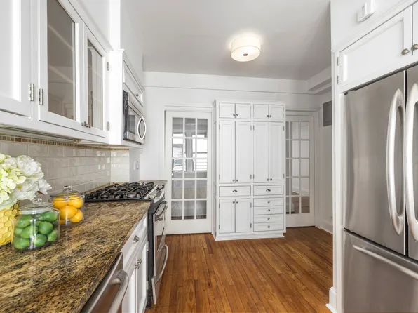 415 Central Park West 6B image 3 of 13