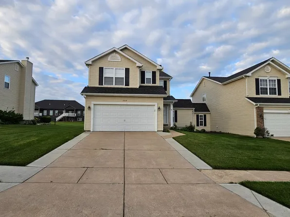 206 Colonial Xing, Wentzville, MO 63385
