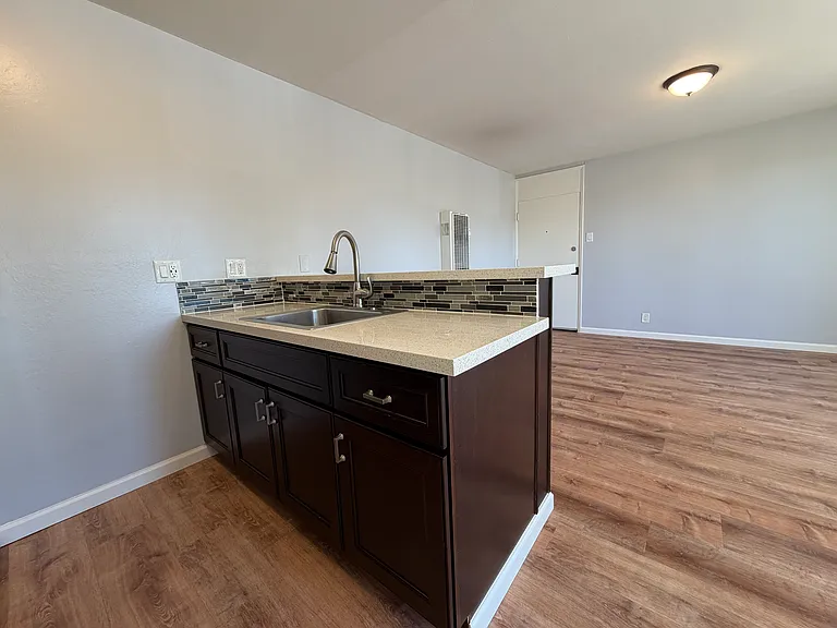 Tahoe Terrace Apartments — Photo 4