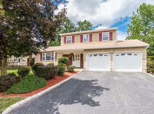 11 Whittier St, Edison, NJ 08820