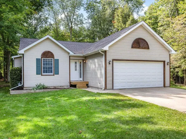 10264 Hardwood Trl, Perrinton, MI 48871
