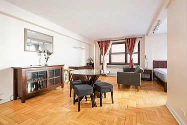Rented by R New York