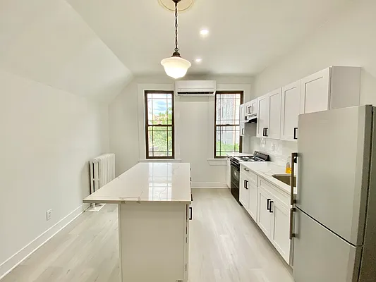 Rented by Capri Jet Realty Corp | media 8