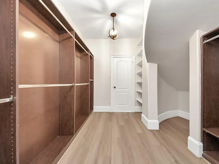 9815 Patricia Haven Ln — Photo 33