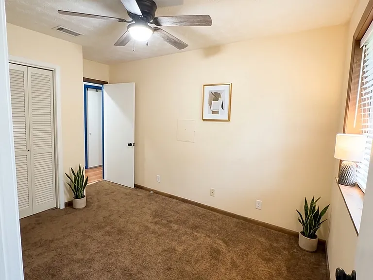 2722 Oakdale Dr — Photo 8