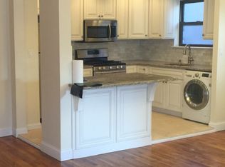 4287 Main St, Flushing, NY 11355