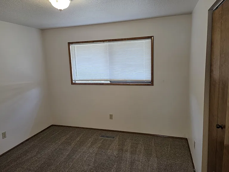 2192 Moraga Ave SE — Photo 8