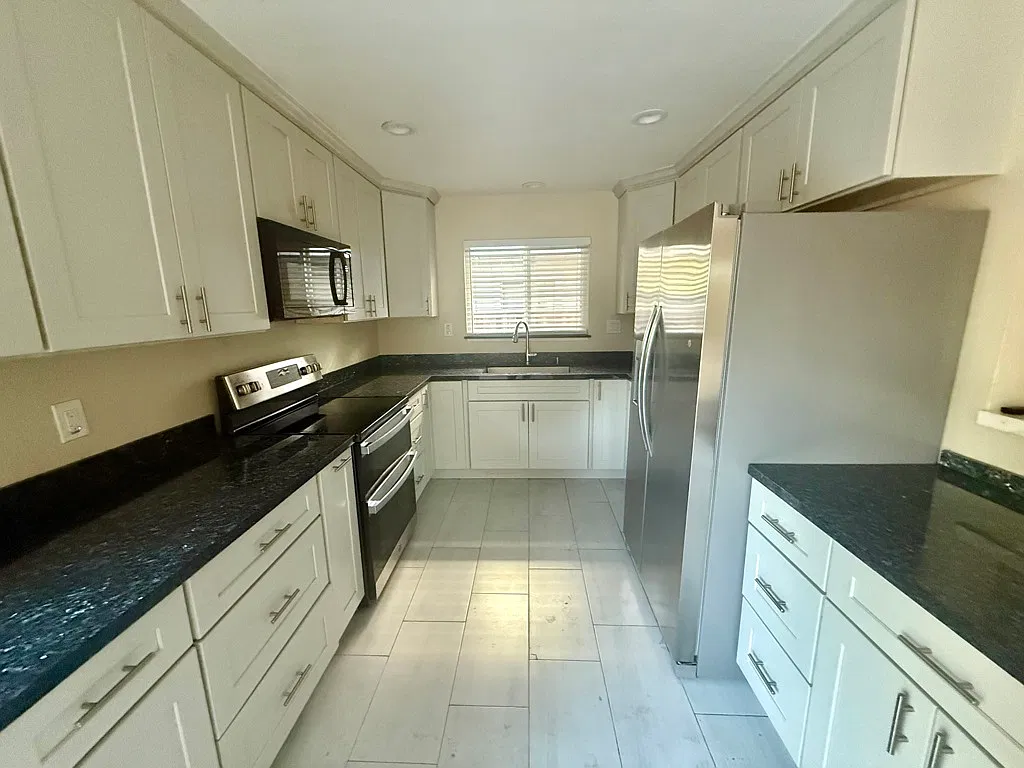 Spacious 3-Bedroom Ground-Floor Home with Private Backyard West San Jose — Photo 1