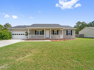104 Burrell Ln, Richlands, NC 28574