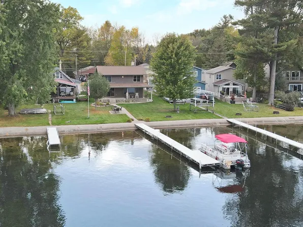N5882 Lake Dr, Shawano, WI 54166