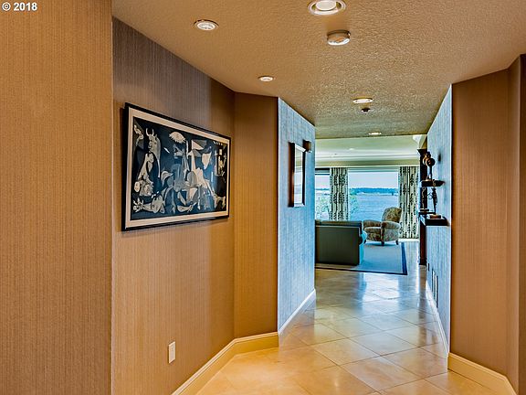 5th image of 5905 SE Columbia Way #2-103