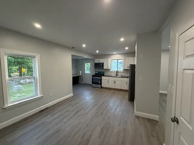 3 bed, 9999 sqft, $2,800 — Photo 2