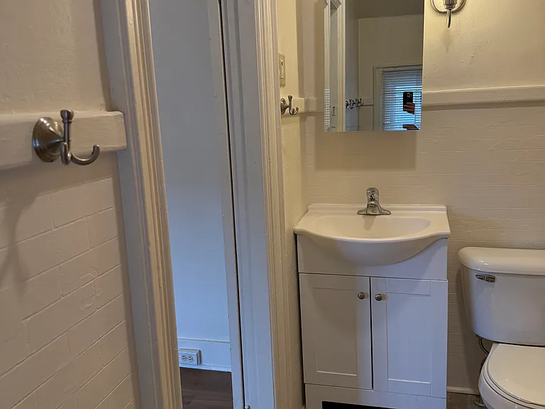 21-23 N Winooski Ave #B — Photo 7