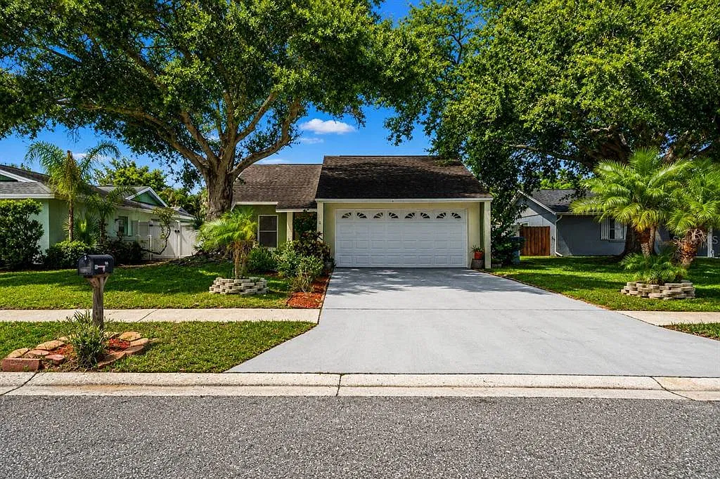 3 bed, 2.0 bath, 1220 sqft, $3,250 — Photo 3