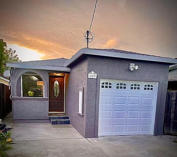 1st image of 629 Stanford Ave