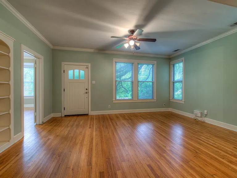 720 Sparks Ave — Photo 3