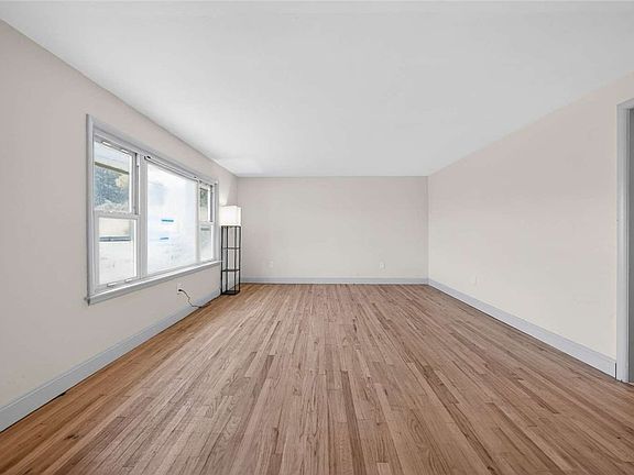 5th image of 242 Beach Rd