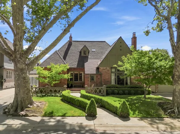 941 45th St, Sacramento, CA 95819