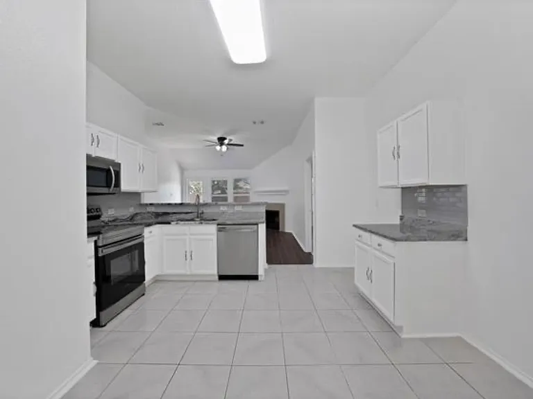 1002 Manassas Dr — Photo 12