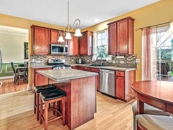 2nd image of 141 Leadville Ln