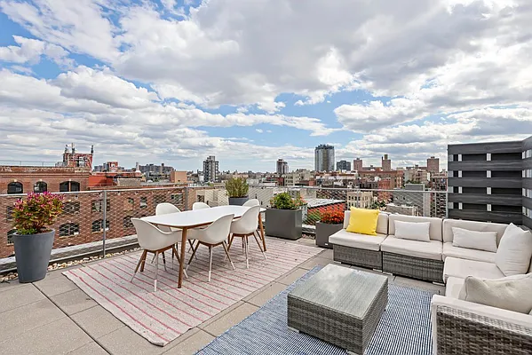 Sold by Nest Seekers International | media 10