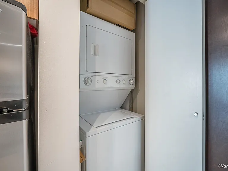 1010 Richards St #1703 — Photo 12