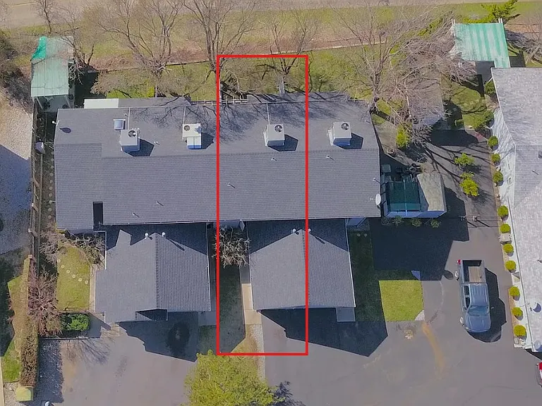 526 Kenbrook Ct — Photo 2