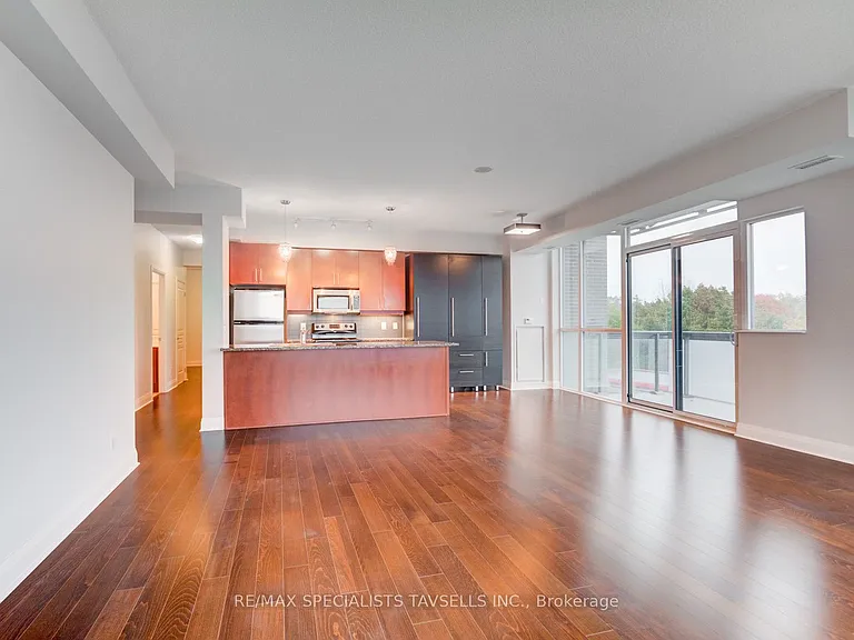 1 Hurontario St #304 — Photo 6