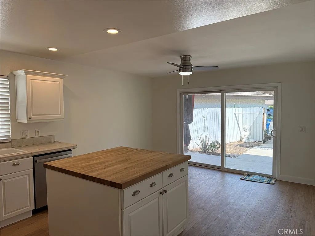 2 bed, 1149 sqft, $4,395 — Photo 3