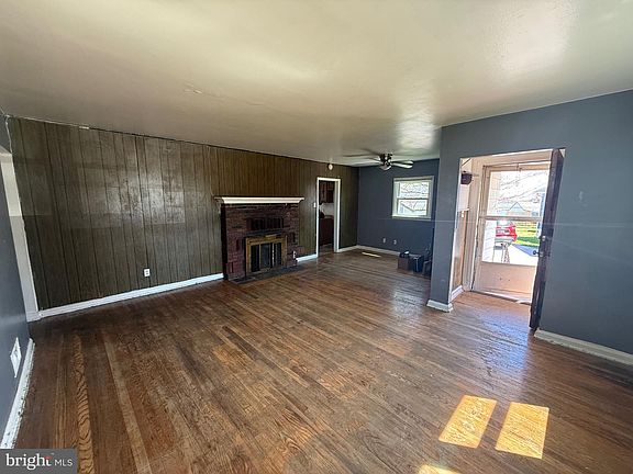 3rd image of 17 Varmar Dr