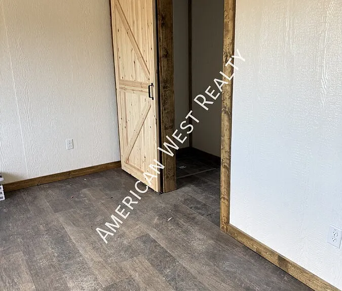 900 Railway St — Photo 7