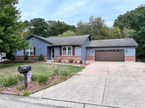 6124 Brookton Oaks Dr, Cedar Hill, MO 63016