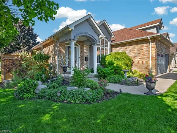 62 Varley Cres, Brantford, ON N3R 7Z7