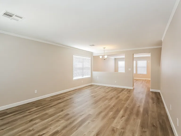 326 Hopedale Ave — Photo 5