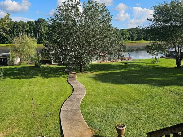 1465 Point Of Pnes, Guntersville, AL 35976