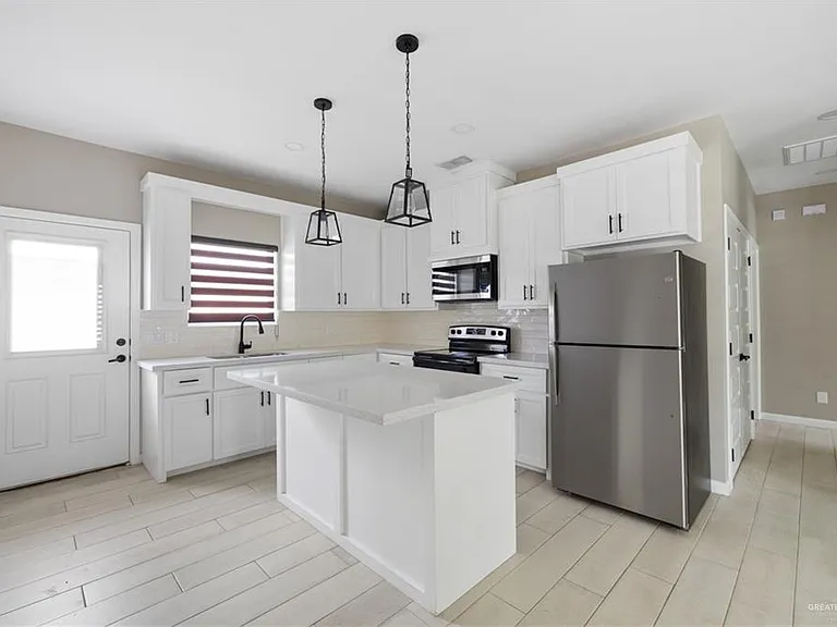 2202 N Hester St #4 — Photo 4