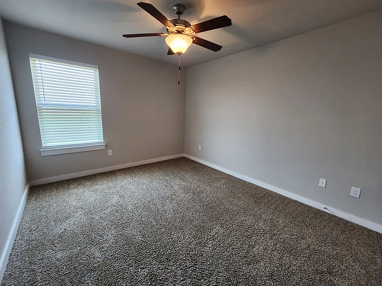 319 Creekside Curv — Photo 22