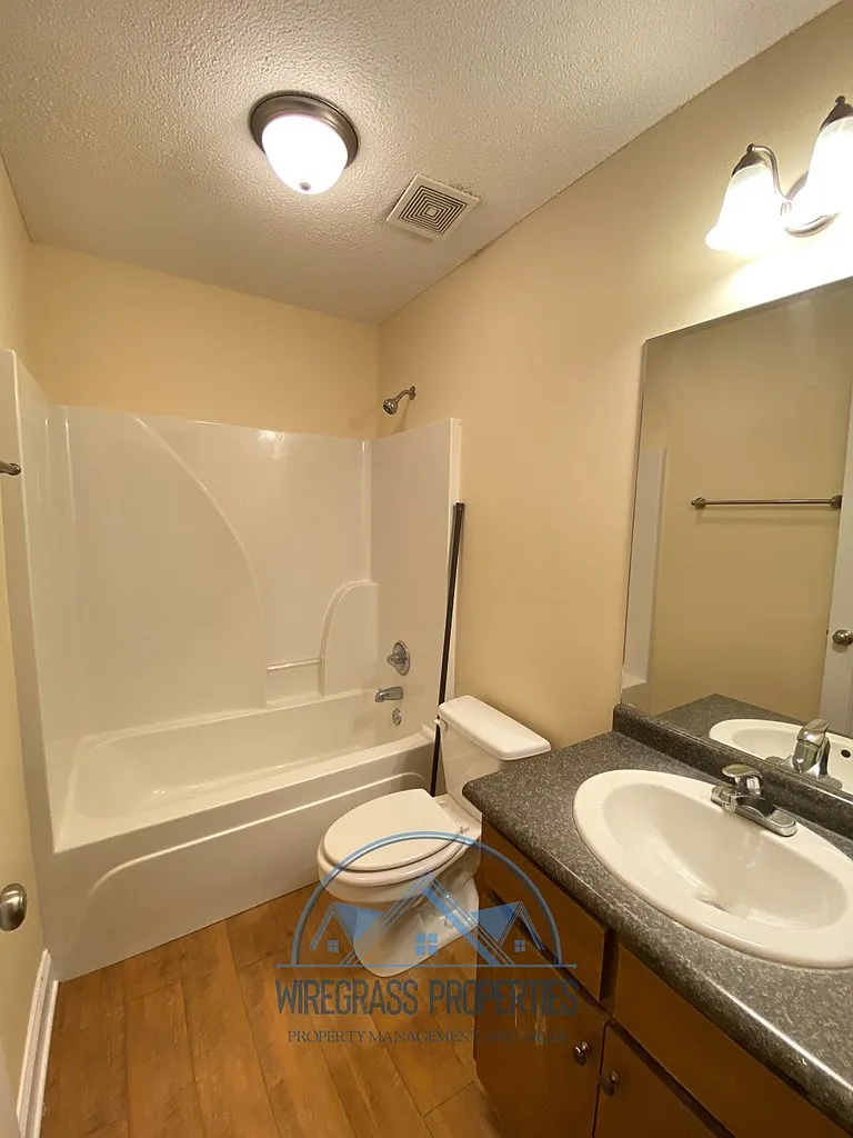 3 bed, 2.0 bath, 1200 sqft, $1,250 — Photo 3