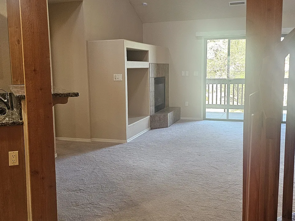 1100 Deodora Ln #206