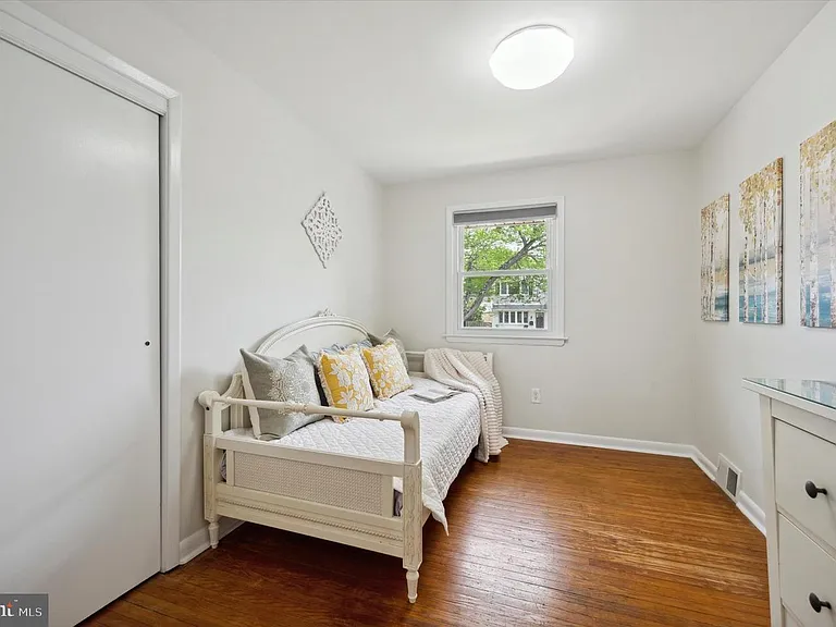 330 Williams Rd — Photo 17