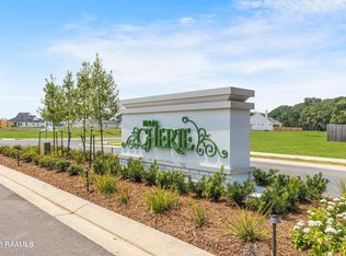 306 Queenstown, Youngsville, LA 70592